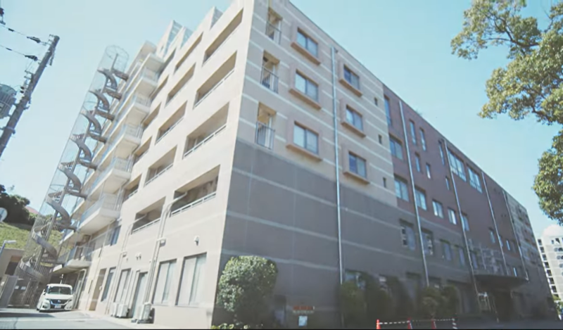 《マイカー通勤OK★夜勤はありません★残業は少なめ》介護付き有料老人ホームでの介護のお仕事！スタッフ同士協力して業務を行うチームワークの良い職場です♪