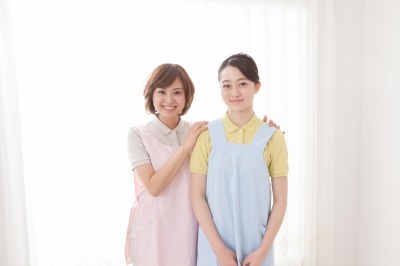 《未経験OK・週2日～》東横線「都立大学駅」より徒歩圏内◆時給1,320円～(介護福祉士)◆日中帯のみ◆各種研修・福利厚生充実◆ベネッセ運営の有料ホームで介護スタッフ【パート・アルバイト・非常勤】