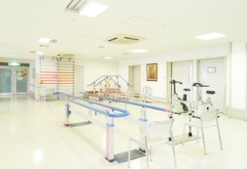 《西鉄大牟田線「都府楼前駅」徒歩3分★日勤1シフトのみ★週3日から相談可能》太宰府市にある病院に併設のデイケアでの介護職！マイカー通勤も可能で通勤ラクラク♪