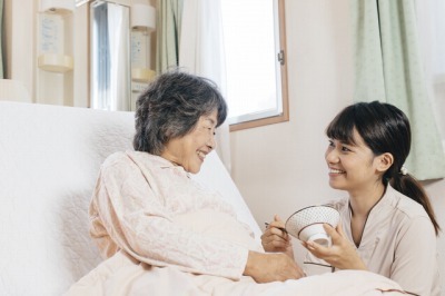 ◆福利厚生・教育制度が充実！職員一人ひとりが安心して働ける環境づくりが盛ん！◆有料老人ホームでの介護職［正社員］