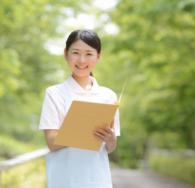 《紹介予定派遣》◆日勤1シフトのみ！◆今里筋線「清水駅」より徒歩すぐ！◆有料老人ホームでの介護職