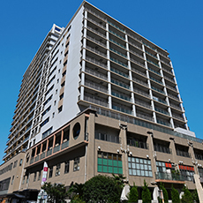 《薬院大通駅直結★日勤固定勤務可★夜間専従可能！介護職複数名体制で安心》定員73室の介護付有料老人ホームでの介護のお仕事！手厚い介護体制で寄り添った対応が可能です♪