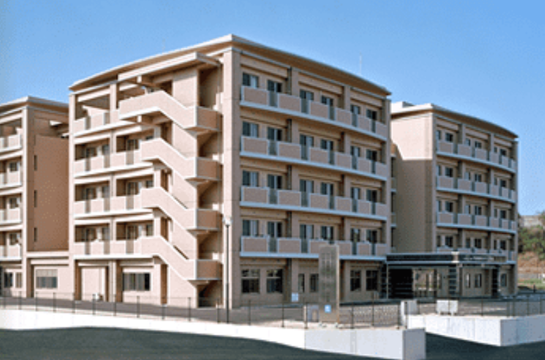 《JR水城駅・西鉄都府楼前駅徒歩圏内★マイカー通勤OK★日勤1シフトのみのお仕事》特養併設のデイサービスでの介護のお仕事！週3日から勤務相談可能で無理なく働ける♪